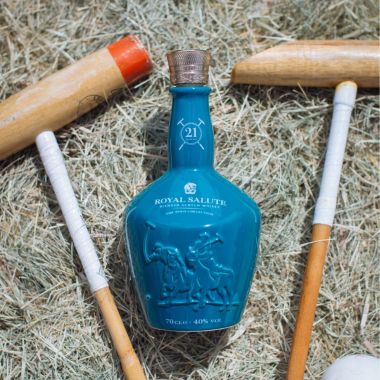 ROYAL SALUTE 21 BEACH POLO EDITION - Chivas 21 xanh dương