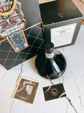 Rượu Whisky Chivas Revolve 1801 (Chivas Đĩa Bay) 