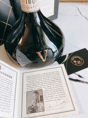 Rượu Whisky Chivas Revolve 1801 (Chivas Đĩa Bay) 