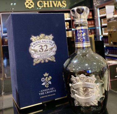 RƯỢU CHIVAS 32 _ ROYAL SALUTE 32 YEARS OLD