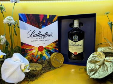 Rượu Whisky Ballantine's Finest - Hộp Quà Tết 2025