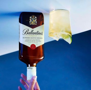 Rượu Whisky Ballantine's Finest - Hộp Quà Tết 2025