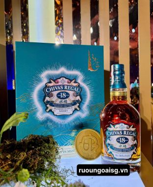 Rượu Whisky Chivas 18 Mizunara Cask -Hộp Quà Tết 2025