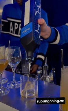 Johnnie Walker Blue Label Ice Chalet 2025