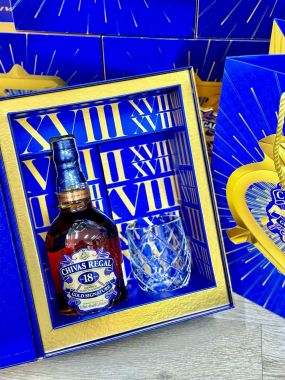 Chivas 18 Năm - Hộp Quà Tết 2024