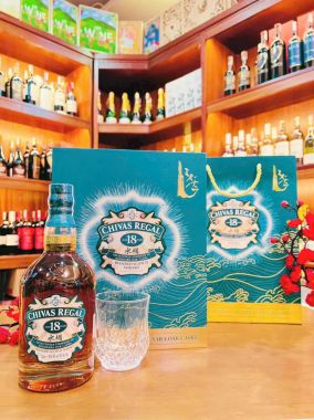 Chivas 18 Năm Mizunara - Hộp Quà Tết 2024