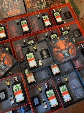 Set rượu JAGERMEISTER kèm 2 ly