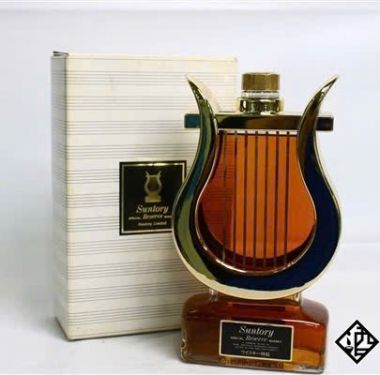 Suntory Special Reserve Whisky chai đàn Harp 43%vol 600 ml