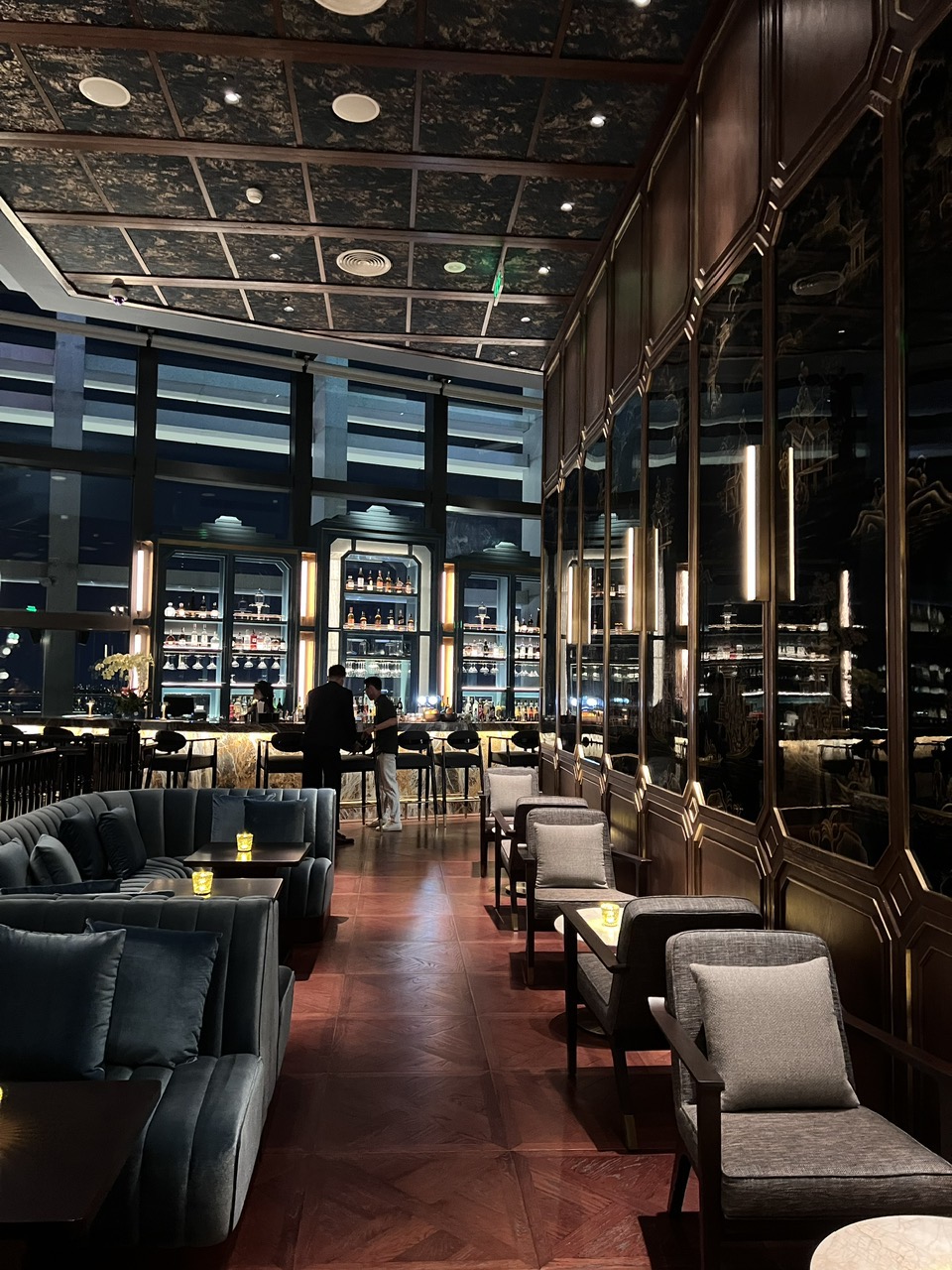 Song Bar tại Hilton