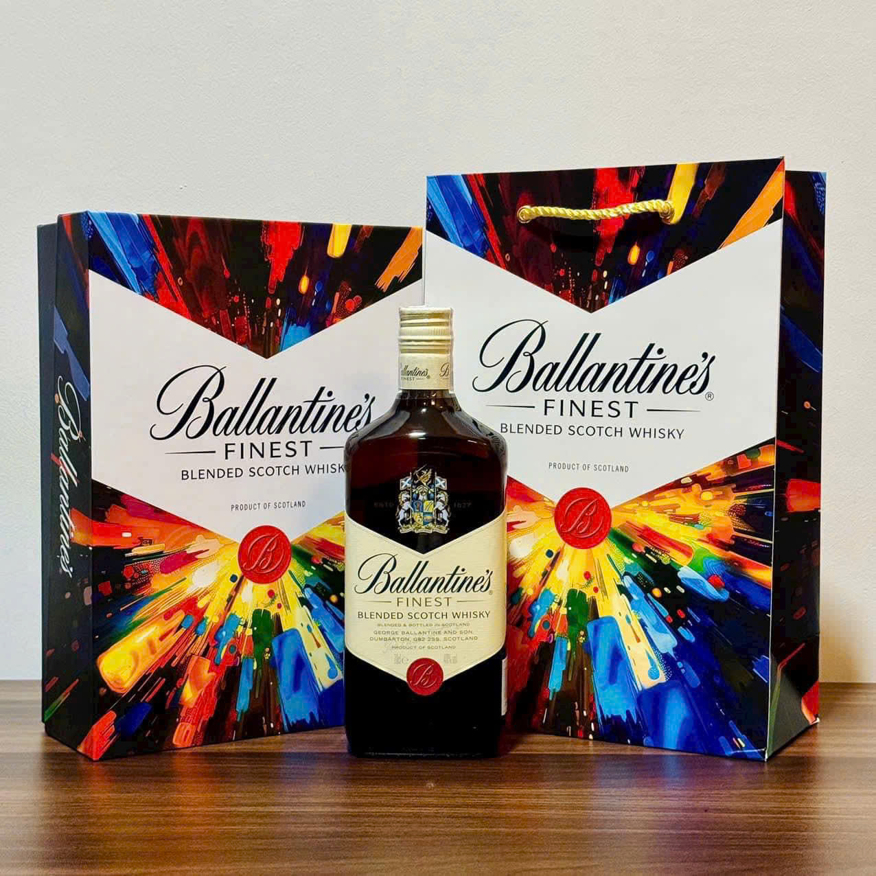 Rượu Whisky Ballantine's Finest - Hộp Quà Tết 2025