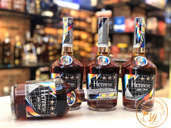 HENNESSY VERY SPECIAL &ndash; REMIXING THE PRESENT PANTONE