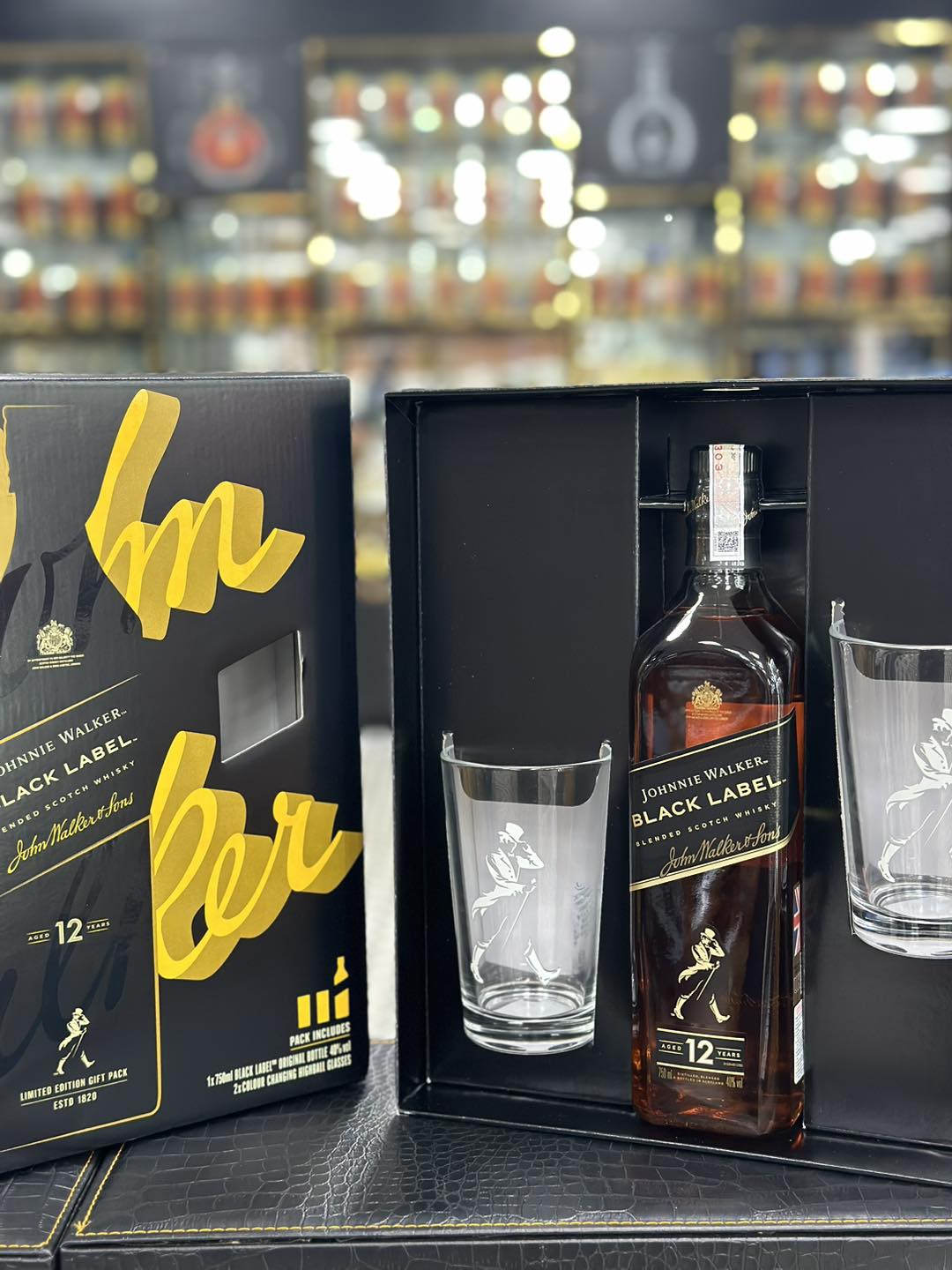 Johnnie Walker Double Black Label - Hộp Quà Tết 2024