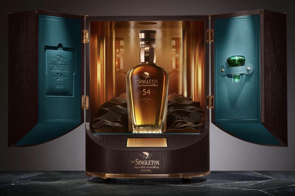 SINGLETON 54 NĂM CHAI RƯỢU TIỀN TỶ