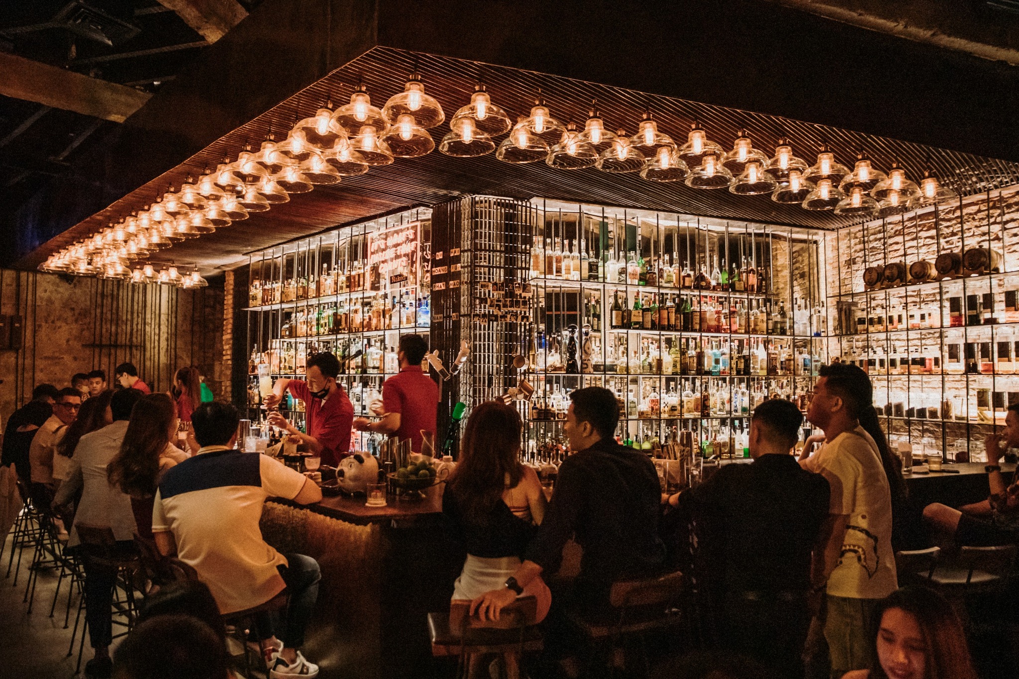 BAR &ndash; NƠI CH&Agrave;O Đ&Oacute;N NHỮNG KẺ C&Ocirc; ĐỘC, TH&Iacute;CH HO&Agrave;I NIỆM