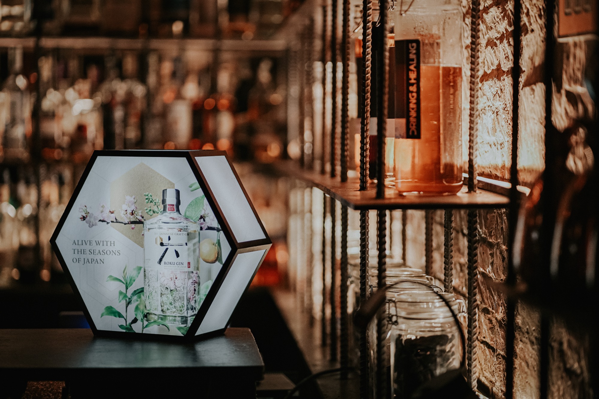 BAR &ndash; NƠI CH&Agrave;O Đ&Oacute;N NHỮNG KẺ C&Ocirc; ĐỘC, TH&Iacute;CH HO&Agrave;I NIỆM