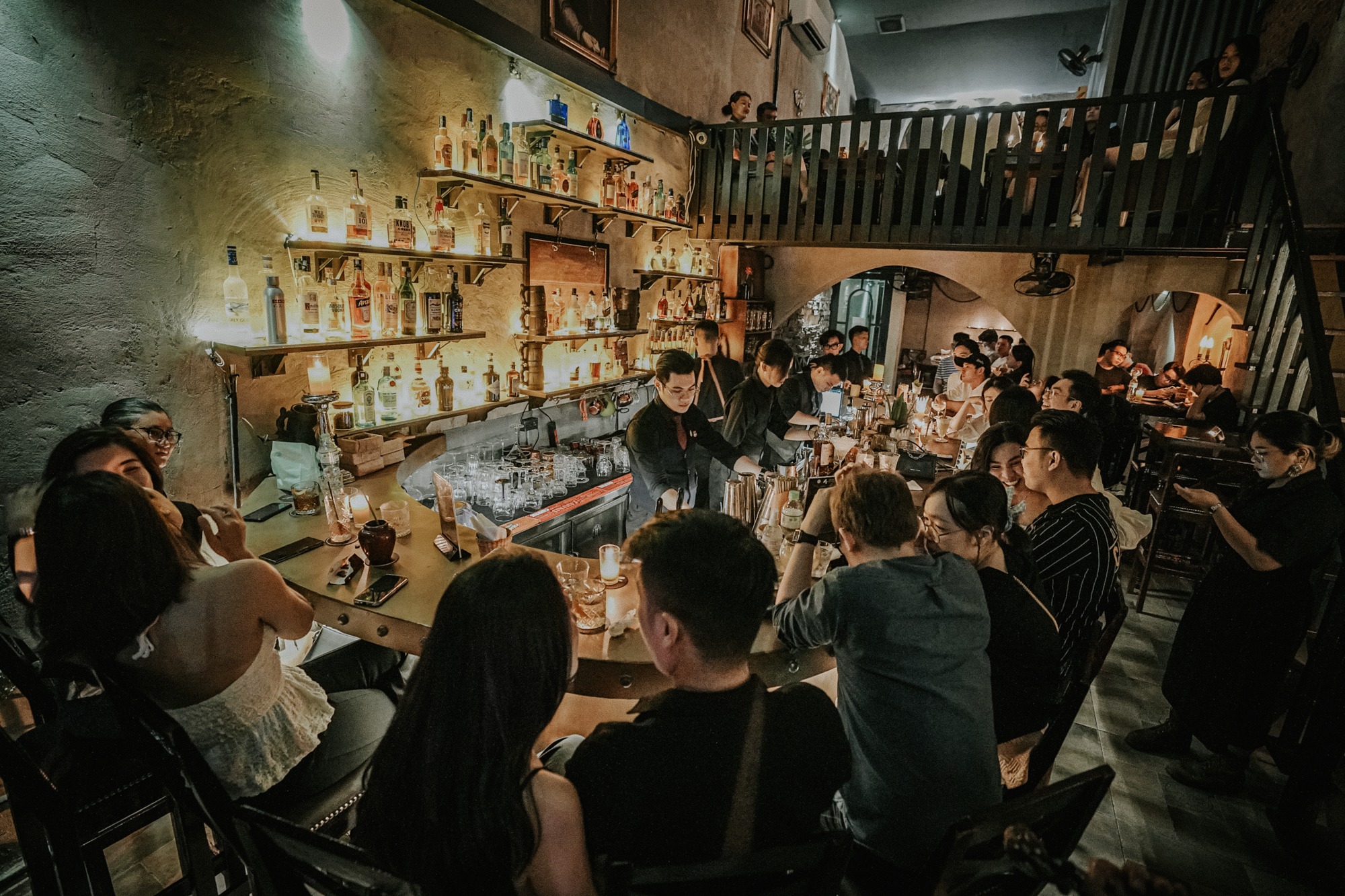 BAR &ndash; NƠI CH&Agrave;O Đ&Oacute;N NHỮNG KẺ C&Ocirc; ĐỘC, TH&Iacute;CH HO&Agrave;I NIỆM