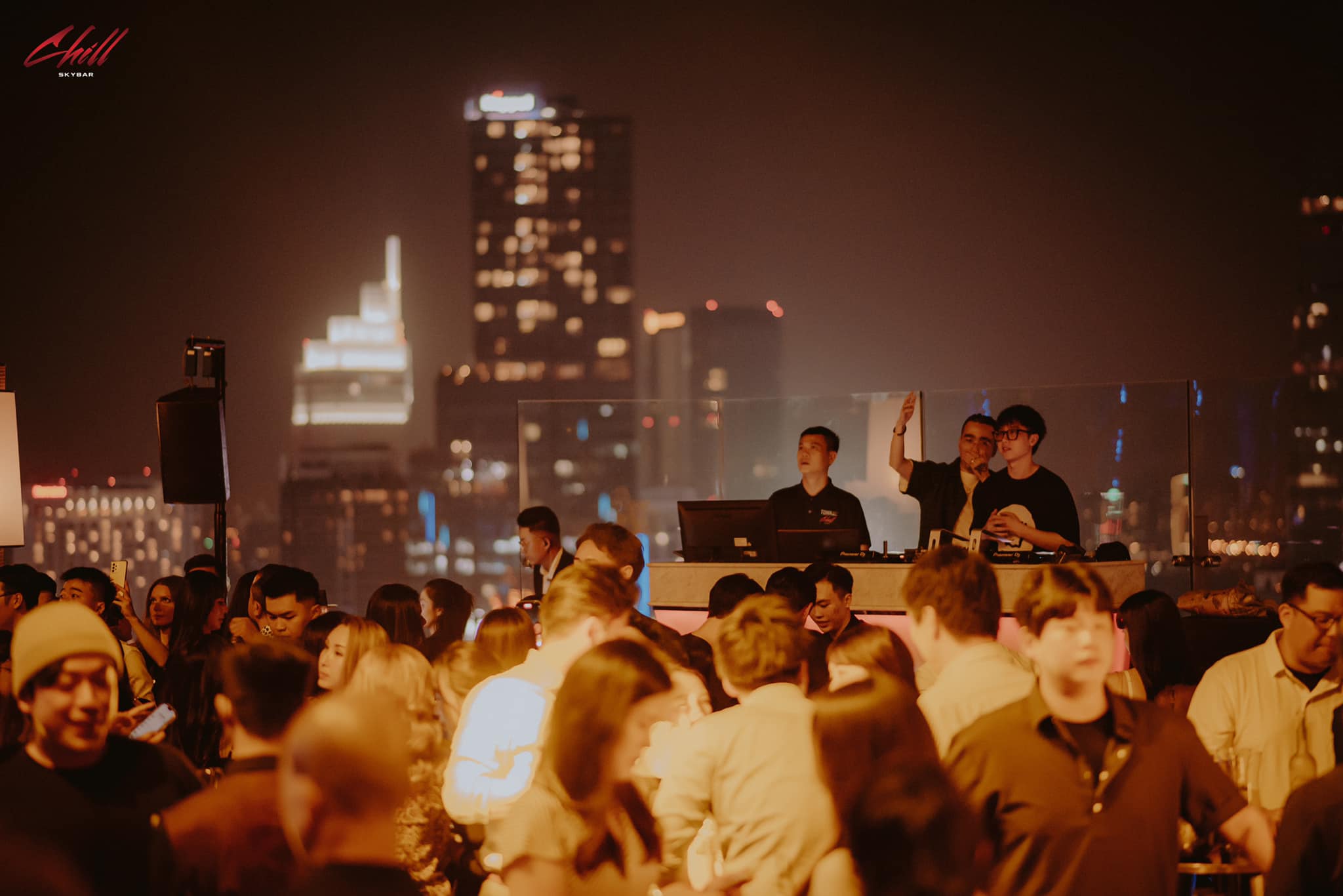 CHILL SKY BAR - AB TOWER, 76A L&Ecirc; LAI, QUẬN 1, TPHCM