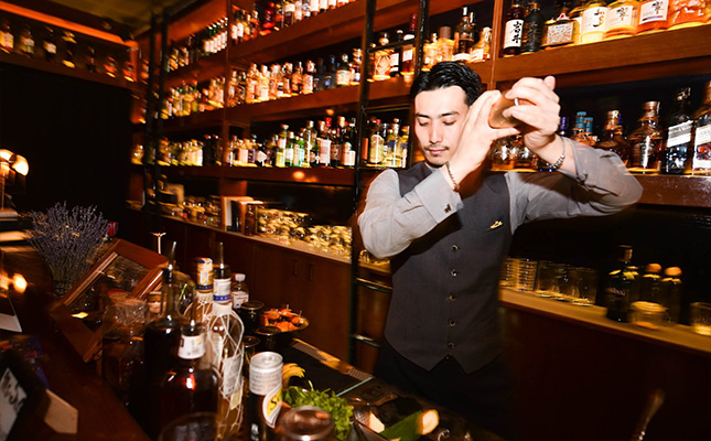 BAR – NƠI CHÀO ĐÓN NHỮNG KẺ CÔ ĐỘC, THÍCH HOÀI NIỆM