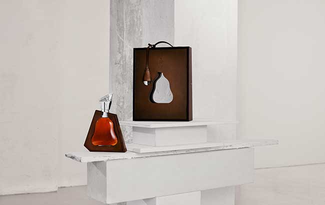 HENNESSY HỢP T&Aacute;C VỚI BERLUTI - MỘT CHAI RƯỢU KẾT HỢP THỜI TRANG