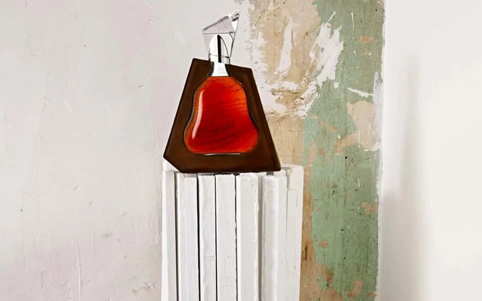 HENNESSY HỢP T&Aacute;C VỚI BERLUTI - MỘT CHAI RƯỢU KẾT HỢP THỜI TRANG