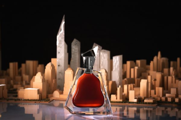 HENNESSY HỢP T&Aacute;C VỚI BERLUTI - MỘT CHAI RƯỢU KẾT HỢP THỜI TRANG
